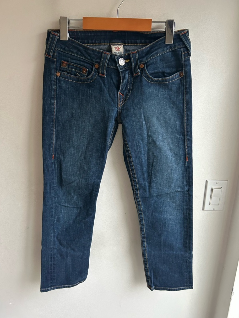 True Religion Women's Lizzy Crop jean low-rise, slim straight-leg cropped fit 27